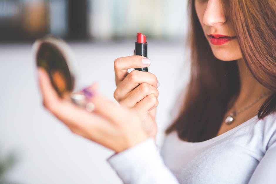 Consumers are turning to the web to buy beauty products