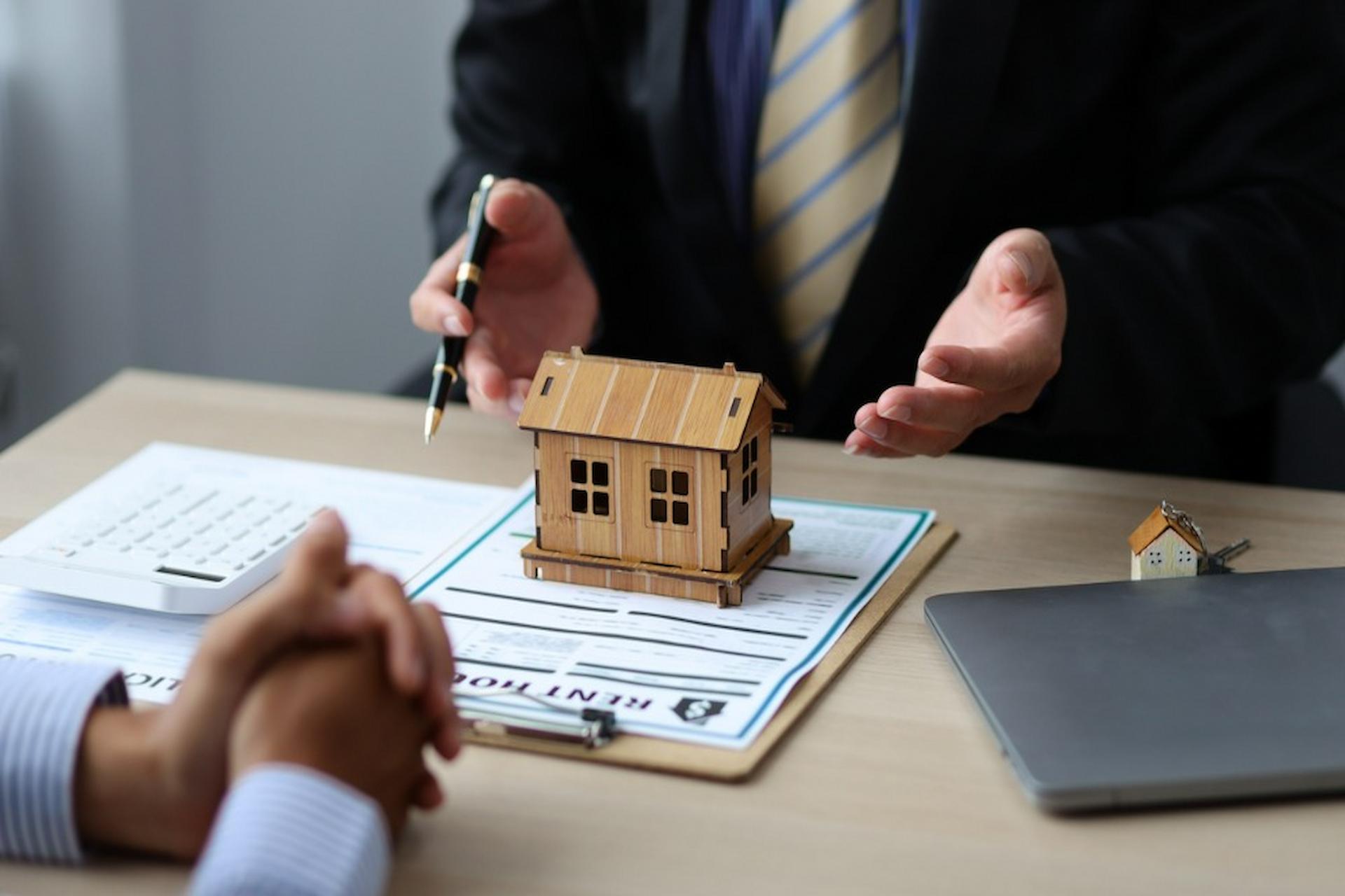 Should You Use a Mortgage Broker or Go Direct?